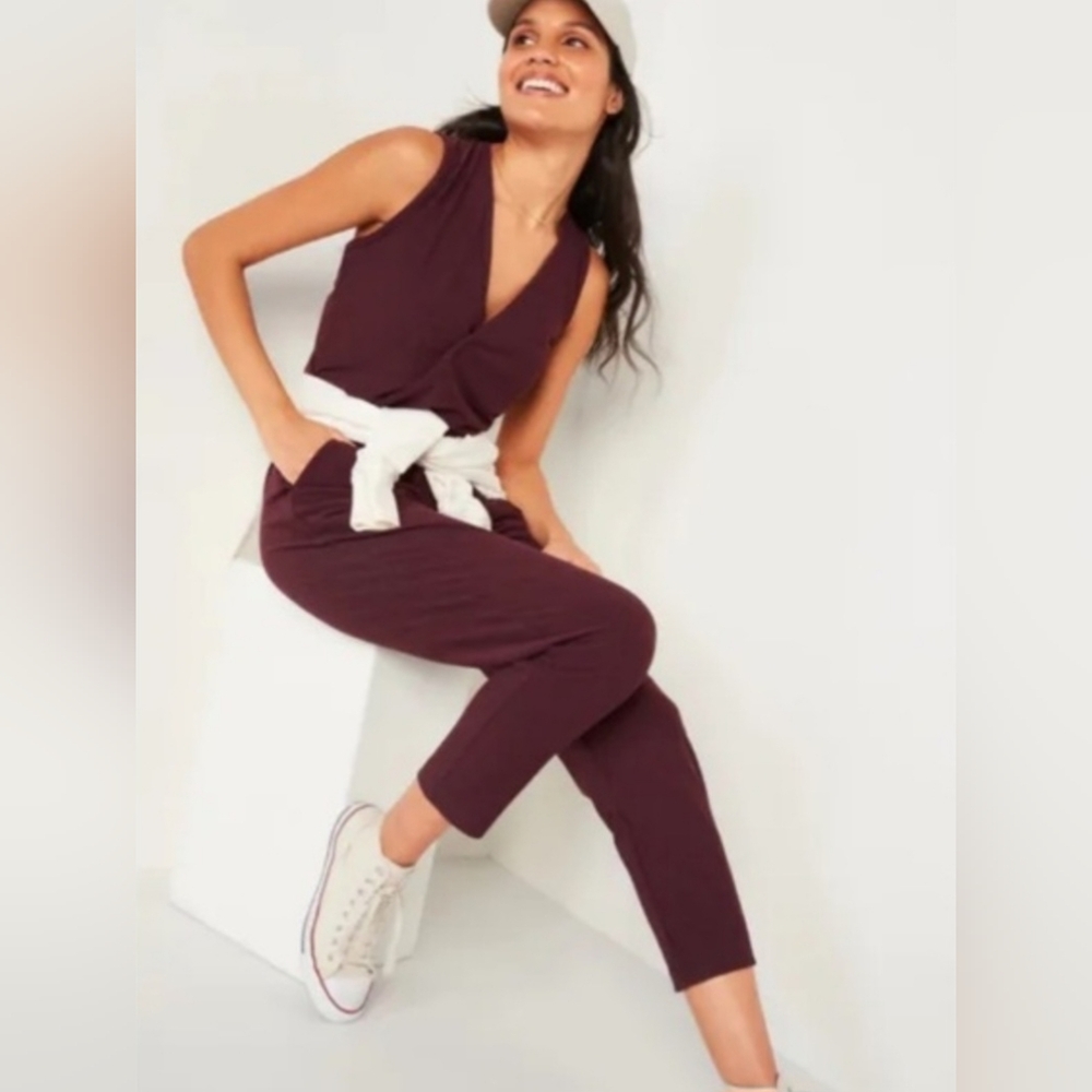 Old Navy Active Breathe On Jumpsuit Maroon Cross Front Defined‎ Waist Pockets